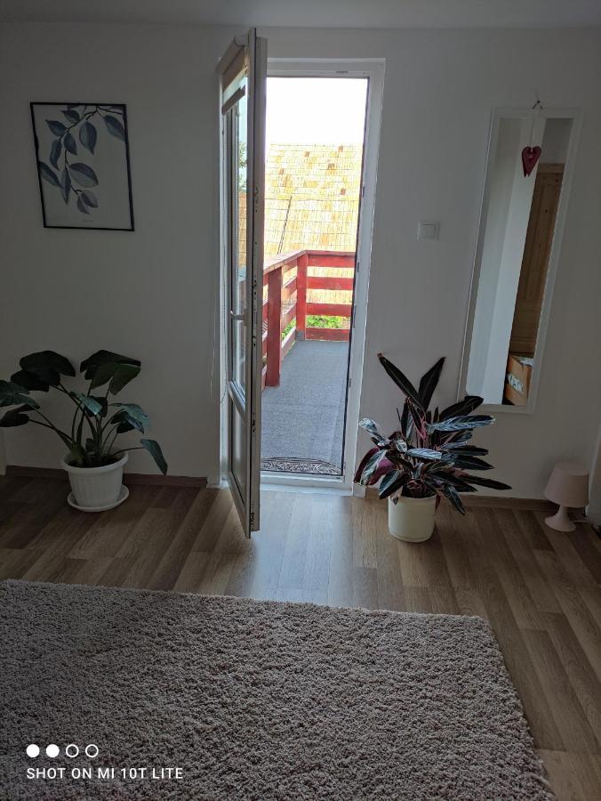 Rita Vendeghaz Apartment Ciumani ภายนอก รูปภาพ