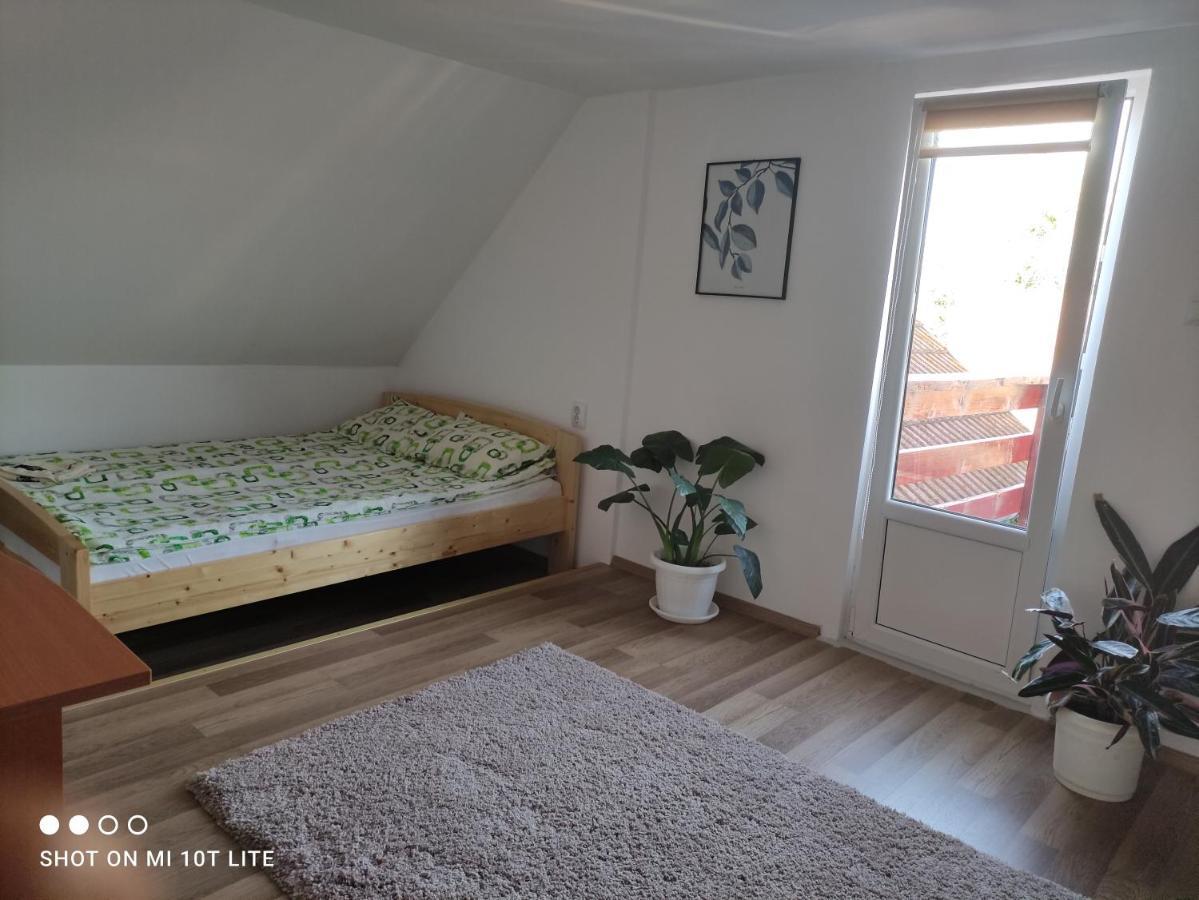 Rita Vendeghaz Apartment Ciumani ภายนอก รูปภาพ