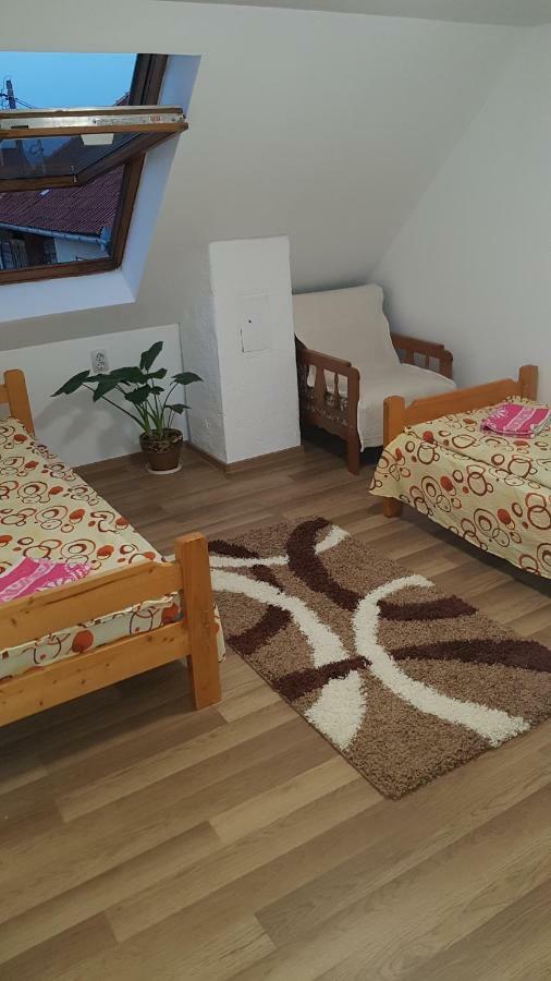 Rita Vendeghaz Apartment Ciumani ภายนอก รูปภาพ